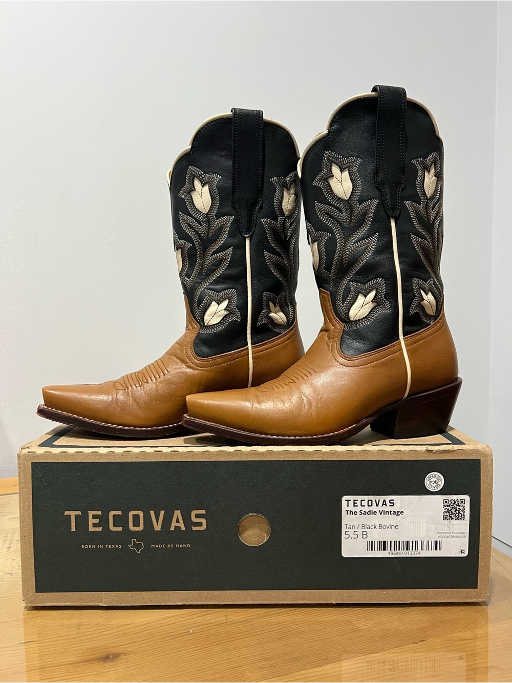 Tecovas The Sadie Vintage Tan & Black Women's Western Boots size 5.5